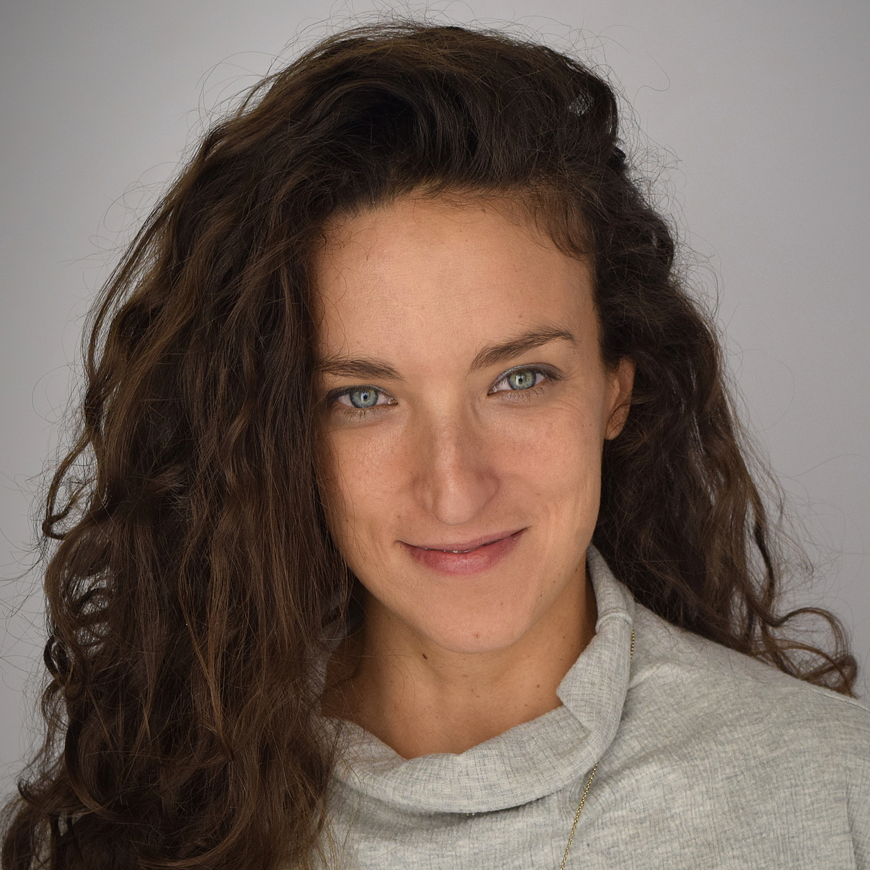 https://explore.synthesisretreat.com/hubfs/Stephanie%20Van%20Hope%20headshot.png